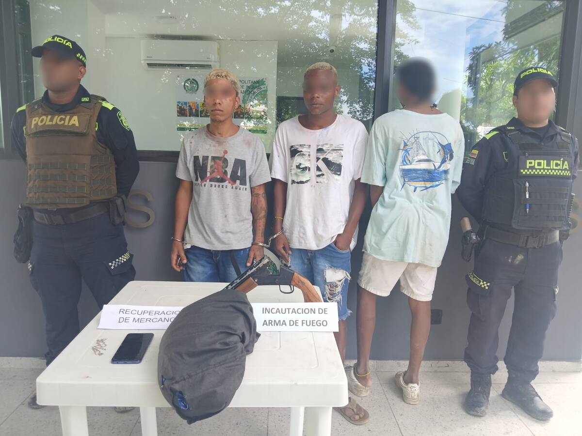 Tres capturados por hurto de una cadena, un celular y objetos personales en Olaya Herrera