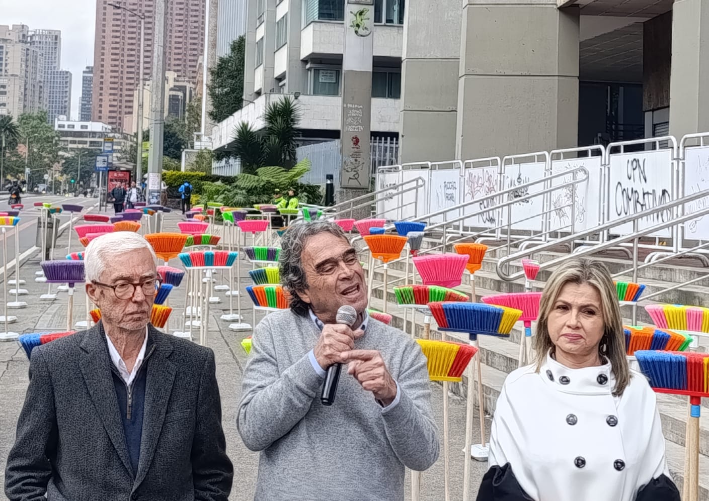 Candiato presidencial, Sergio Fajardo y su fórmula, Edna Bonilla acompañados por el ex senador, Jorge Enrique Robledo