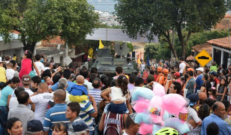 Desfile militar barrio 28 de febrero por la batalla de Cúcuta