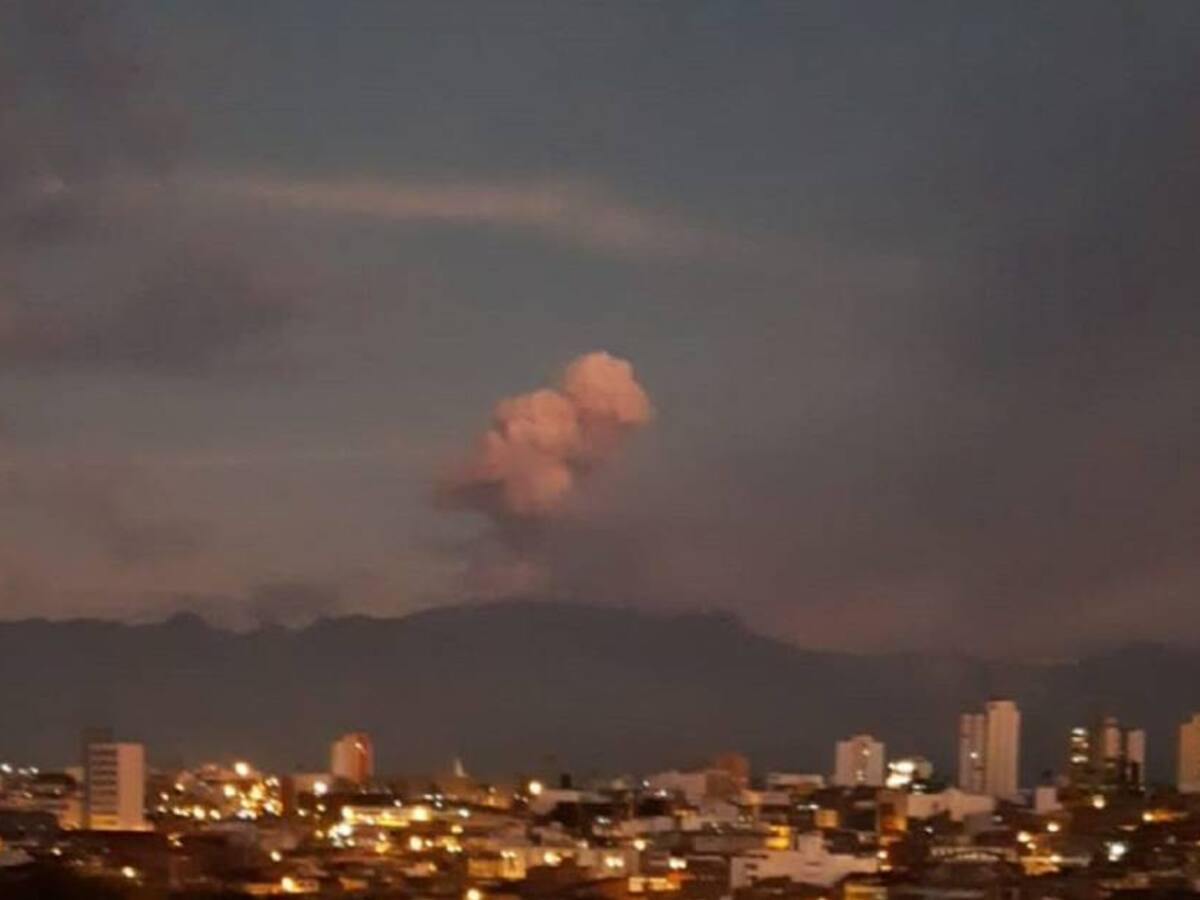 Volcán Nevado del Ruiz nuevamente emitió ceniza