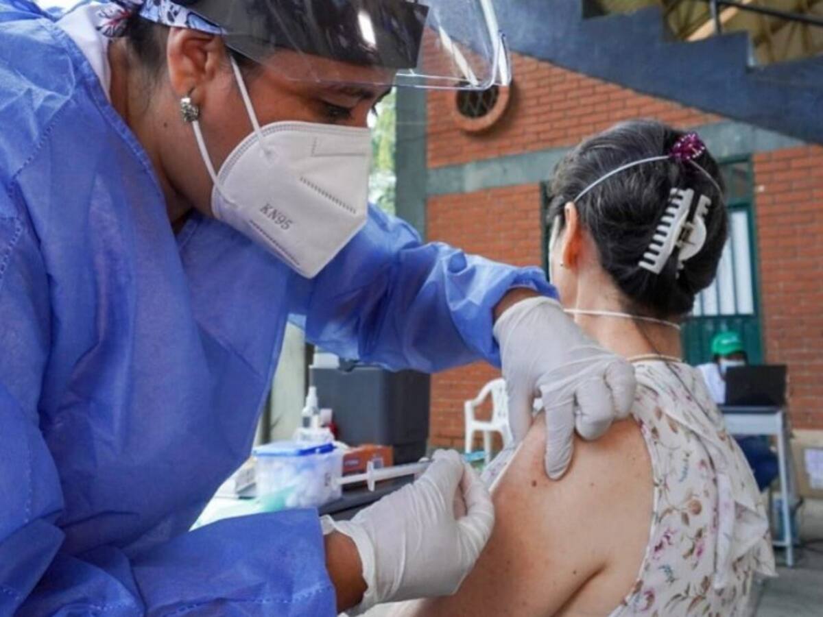 Santander ya aplica segunda dosis de Pfizer en 84 días