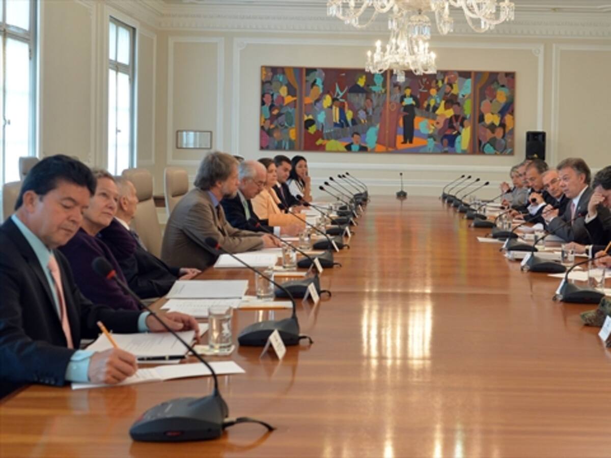 Termina reunión de Santos con Comisión Asesora de Paz