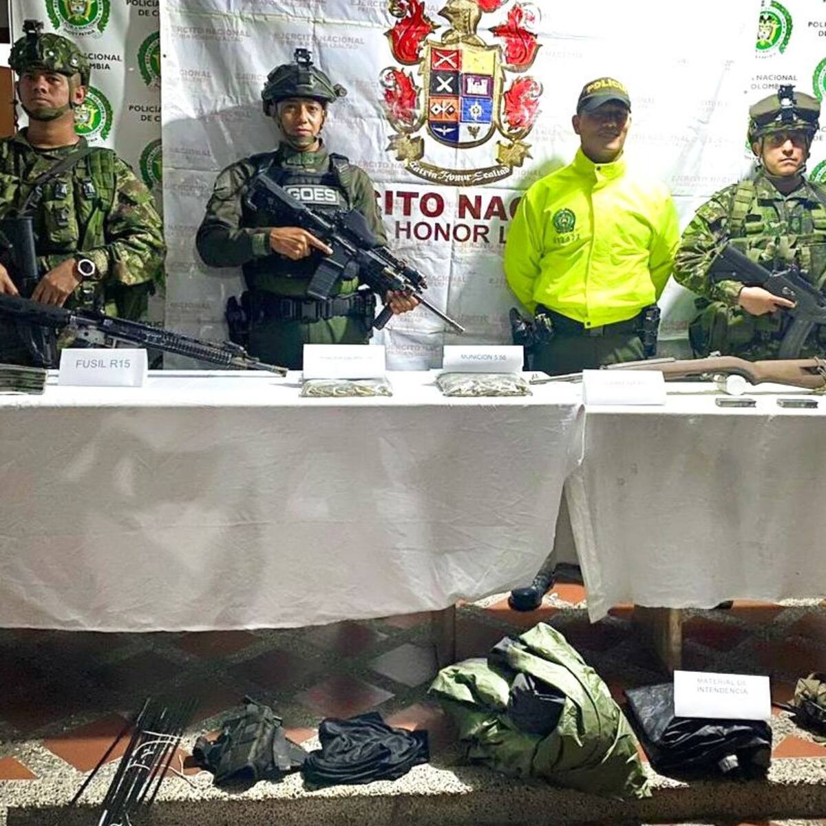 Incautan explosivos, armas y munición al grupo ilegal del fallecido el “Enano” en Amalfi