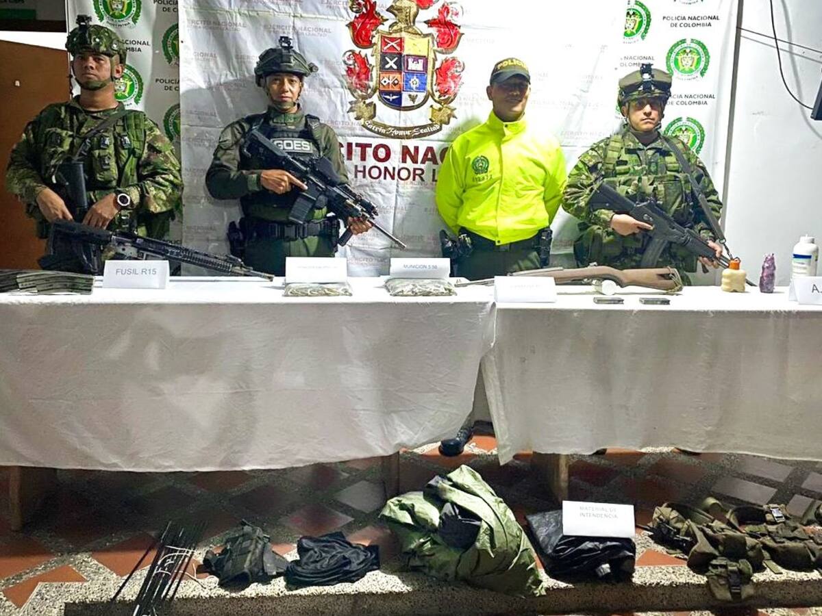 Incautan explosivos, armas y munición al grupo ilegal del fallecido el “Enano” en Amalfi
