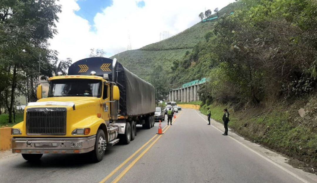 Cierre vial del puente de Cajamarca en el Tolima