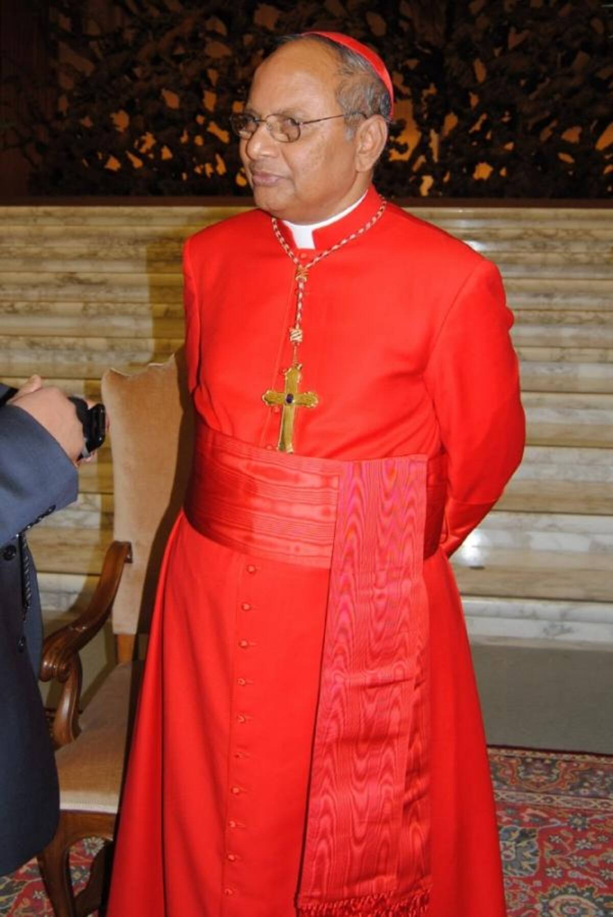 Albert Malcolm Ranjith Patabendige Don, tiene 65 años, es  primado de Sri Lanka. Es el arzobispo de Colombo, y por lo tanto el Arzobispo Metropolitano de la Provincia de Colombo en Sri Lanka.