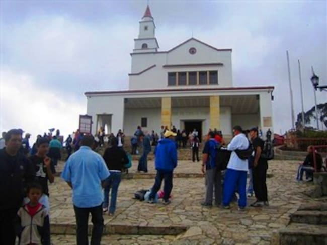 Más de sesenta mil personas subieron este viernes por el nuevo camino a Monserrate