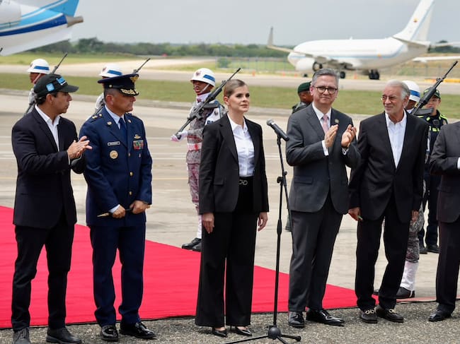 Presidenta de Costa Rica llegó a Colombia: “Somos aliados en erradicar el narcoterrorismo”