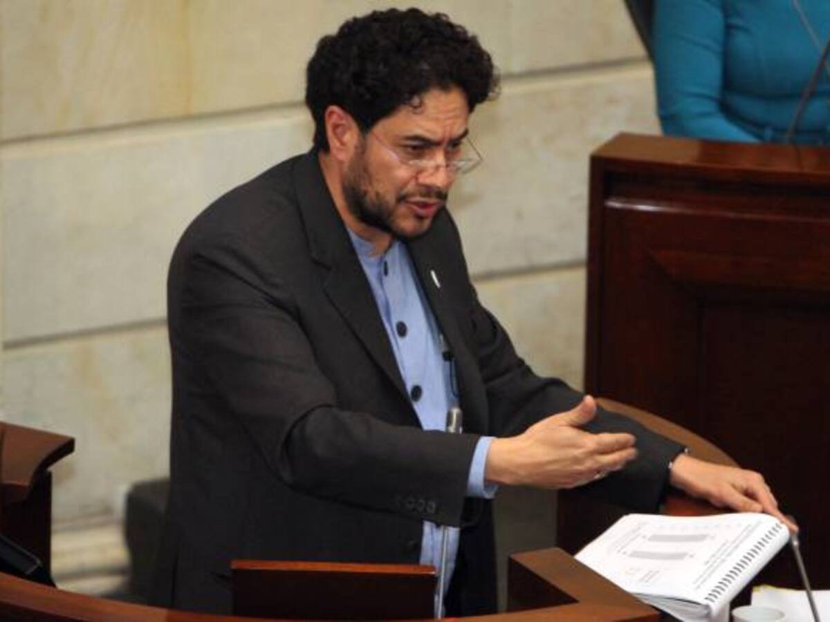 Atentado a Imelda Daza hace parte de campaña de terror contra proceso de paz: Cepeda