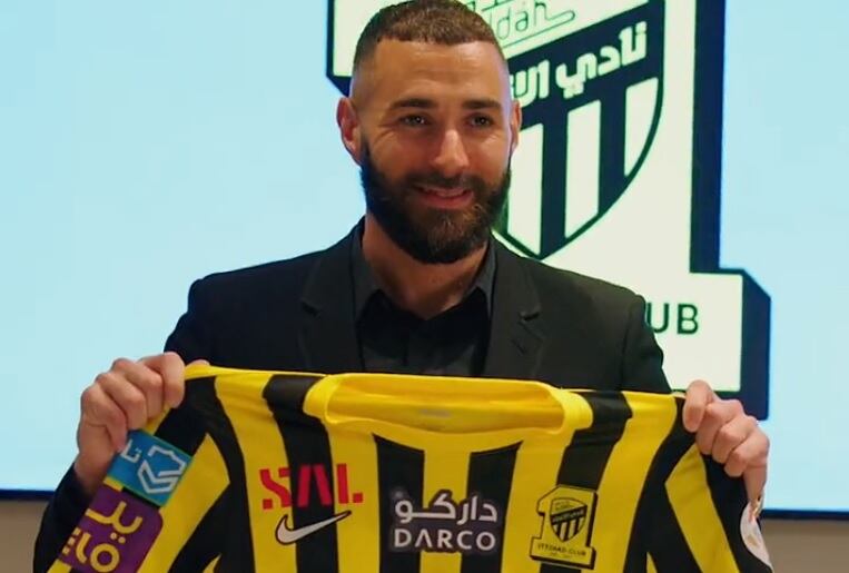 Karim Benzeman fue anunciado como nuevo jugador del Al Ittiha / Foto:@ittihad
