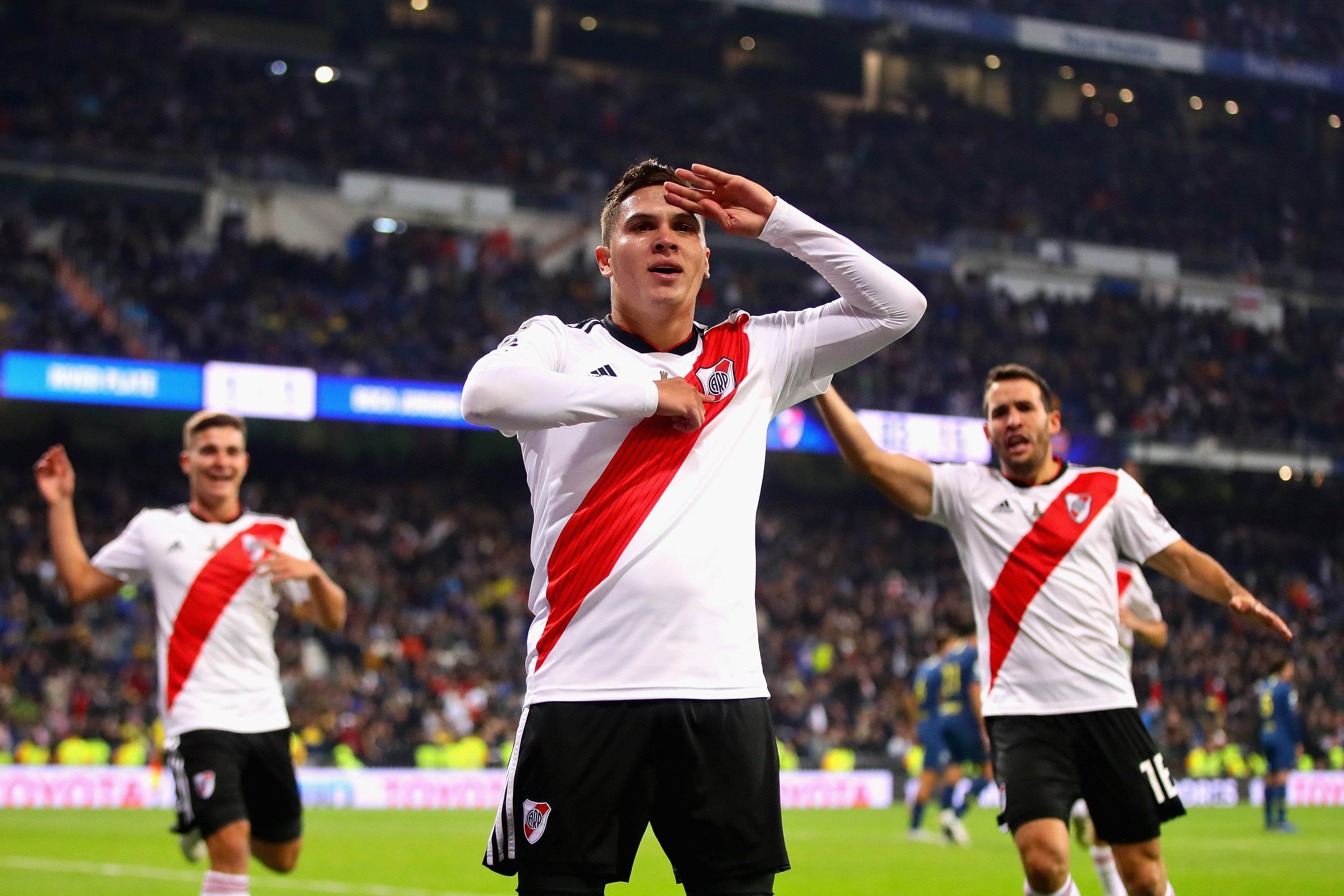 Juan Fernando Quintero festeja su gol en la final de la Copa Libertadores contra Boca Juniors.  (Photo by Chris Brunskill/Fantasista/Getty Images)