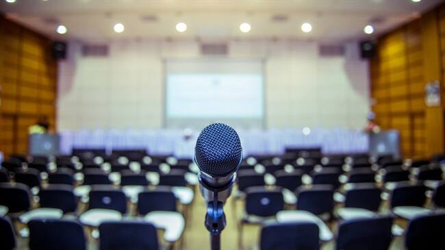 ¿Usted a quién le gustaría escuchar?. Foto: Getty Images / THATREE THITIVONGVAROON
