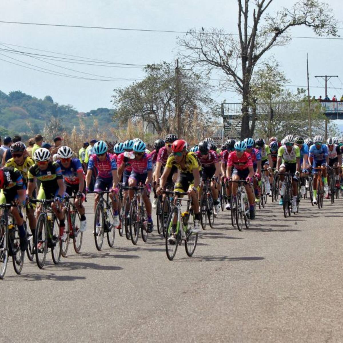 Colombianos destacan Vuelta al Táchira: Suesca gana etapa y Espinel lidera