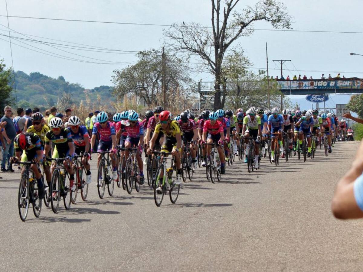Colombianos destacan Vuelta al Táchira: Suesca gana etapa y Espinel lidera