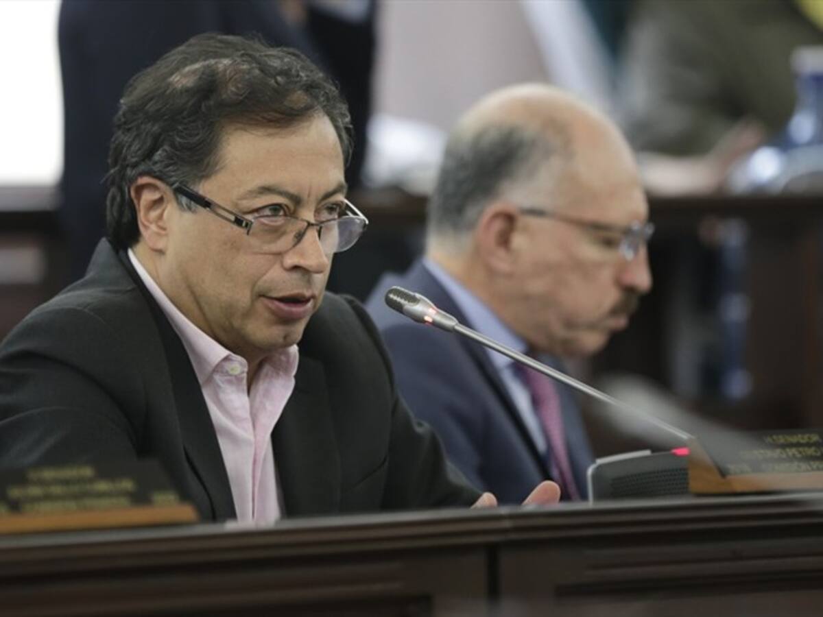 Catedráticos debaten si Gustavo Petro debería dejar su curul en el Senado