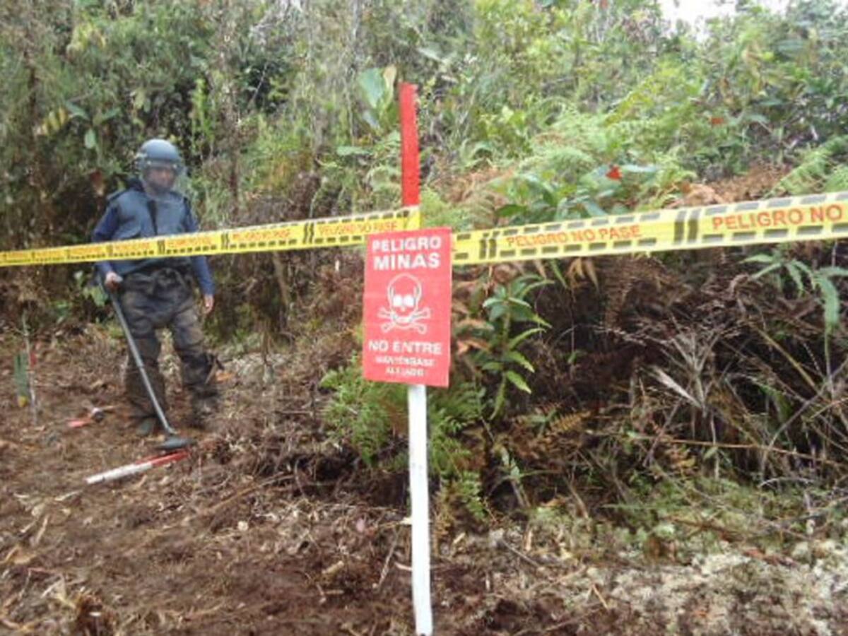 Dos muertos y cinco heridos deja campo minado en Roberto Paýan