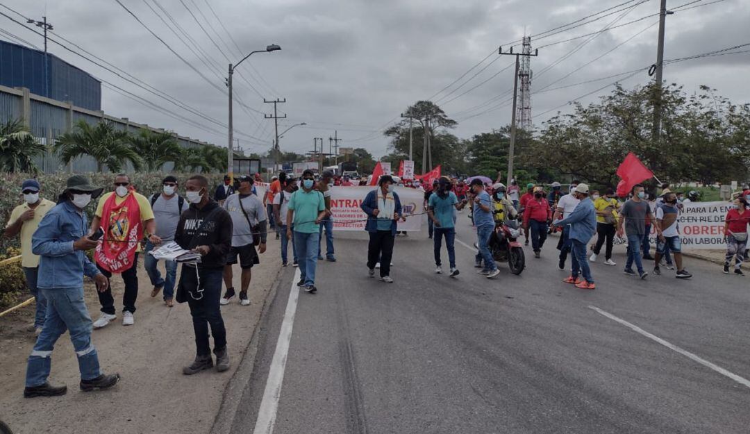 La manifestación ha generado un monumental trancón en la variante Mamonal