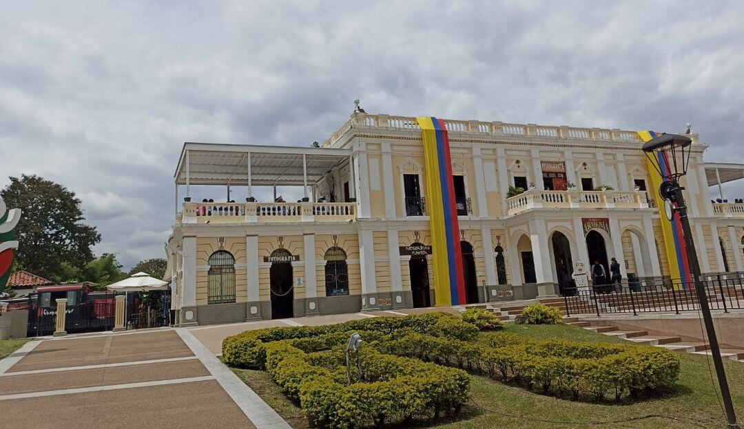 Réplica de la antigua estación del ferrocarril en parque del Café