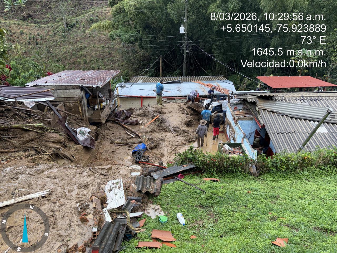 Casas afcetadas por deslizamiento de tierra en Andes, Antioquia- foto bomberos