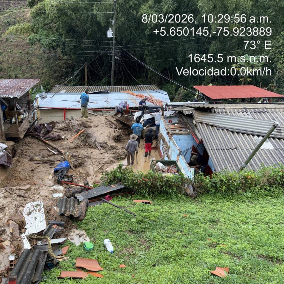 Un deslizamiento de tierra afecta tres casas en Andes, Antioquia: una quedó destruida