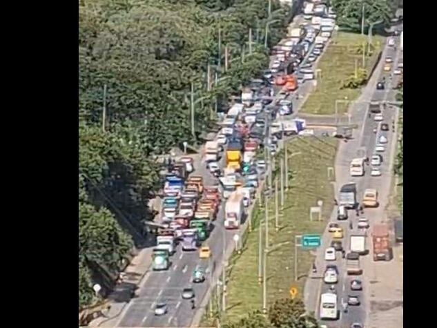 Protesta volqueteros en Bello- foto cortesía