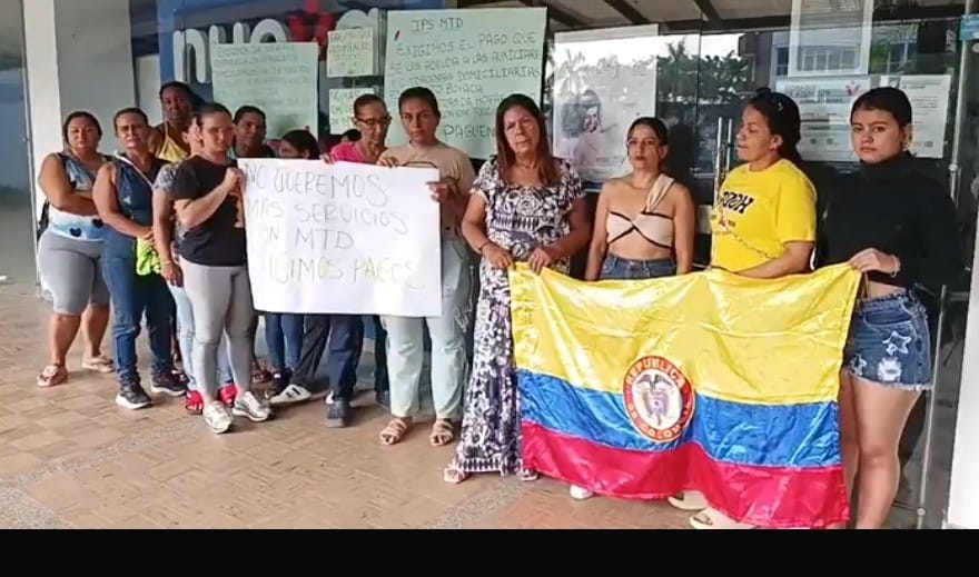 Sin sueldo y con pacientes abandonados: protesta de trabajadores de la salud en Puerto Boyacá