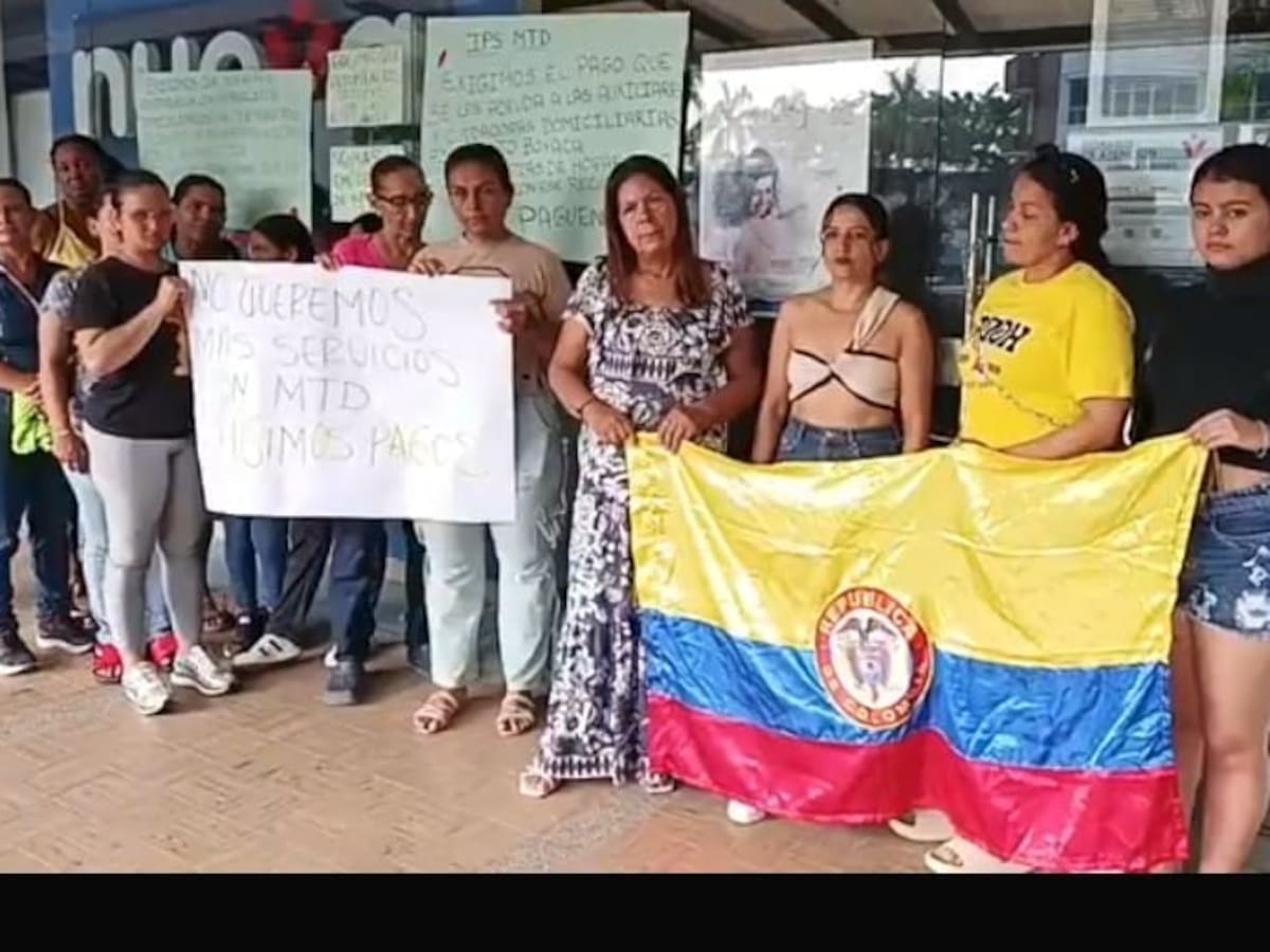 Sin sueldo y con pacientes abandonados: protesta de trabajadores de la salud en Puerto Boyacá