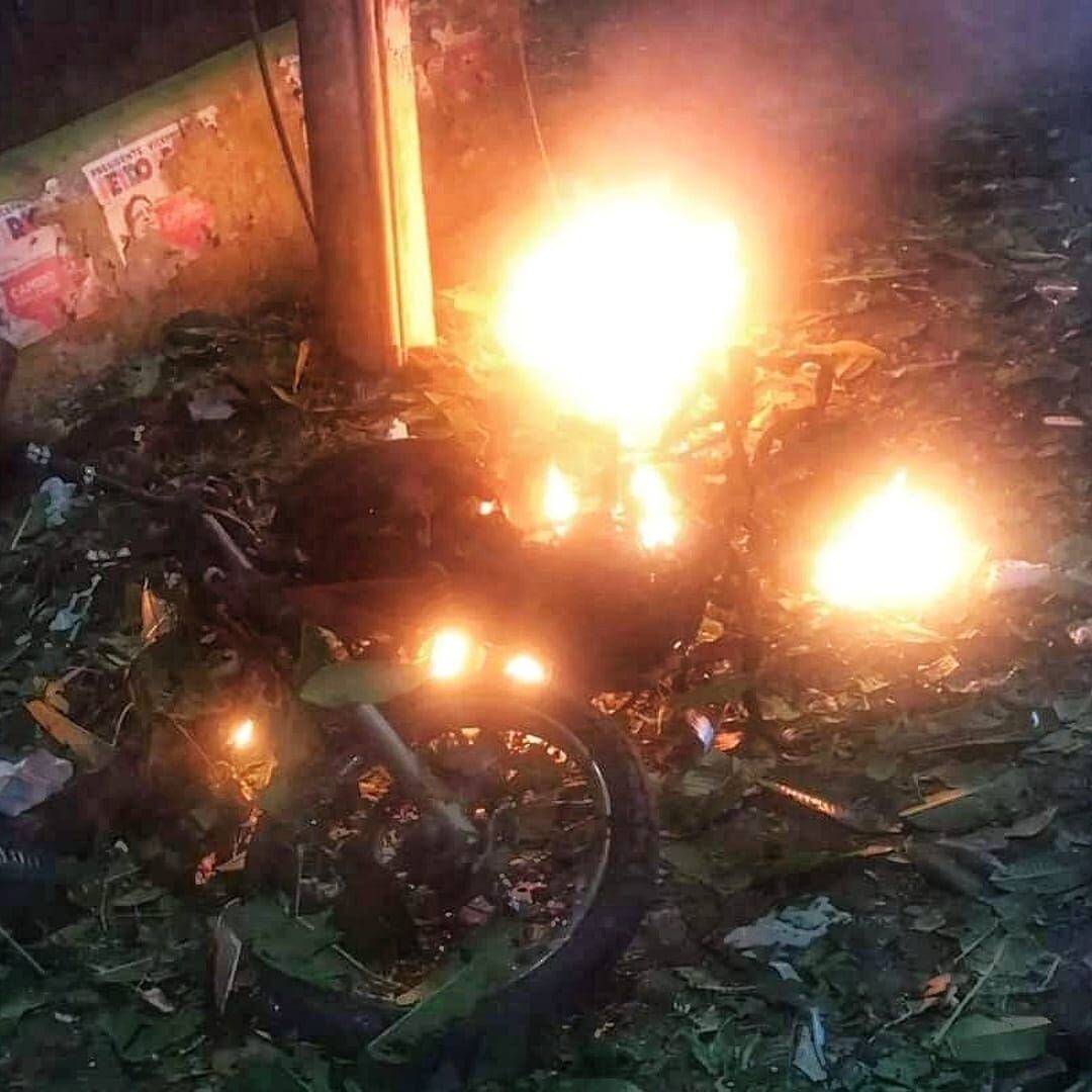 Más de 40 casas resultaron afectadas y tres personas ingresaron a centros asistenciales por aturdimiento como consecuencia de la onda expansiva. Crédito: Red de Apoyo.