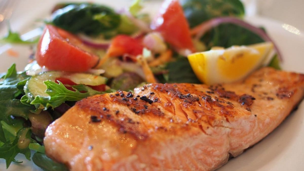 ¿Cómo bajar de peso sin dejar de comer?