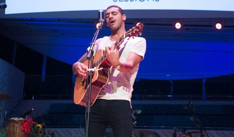 Manuel Medrano en presentación.
