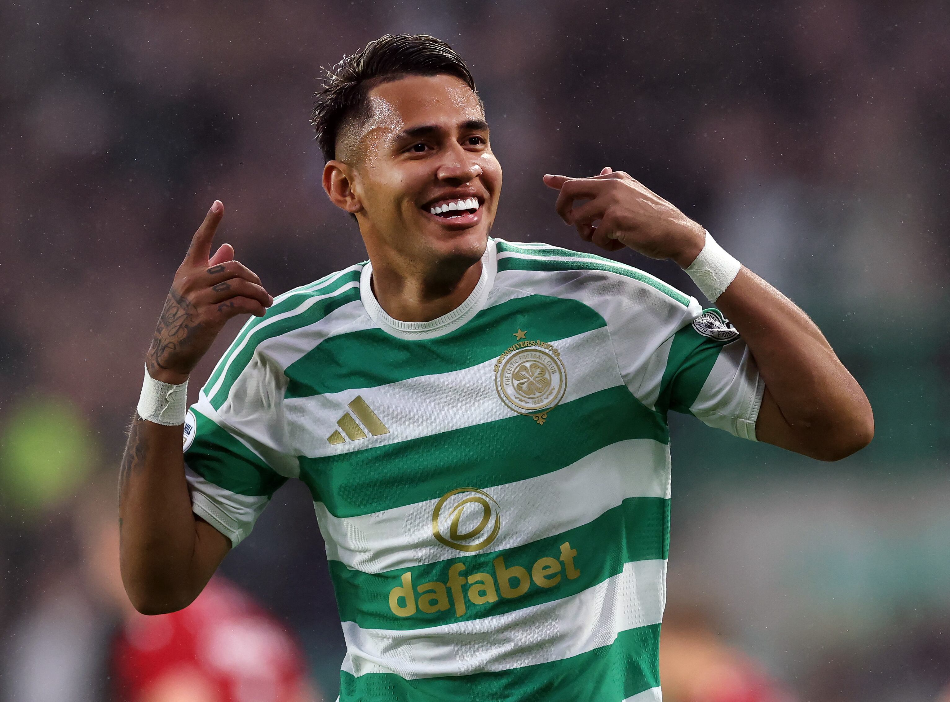 Camilo Durán festeja uno de su goles convertidos con el Celtic. (Photo by Ian MacNicol/Getty Images)