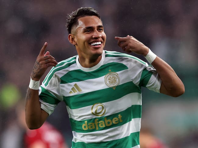 Camilo Durán festeja uno de su goles convertidos con el Celtic. (Photo by Ian MacNicol/Getty Images)