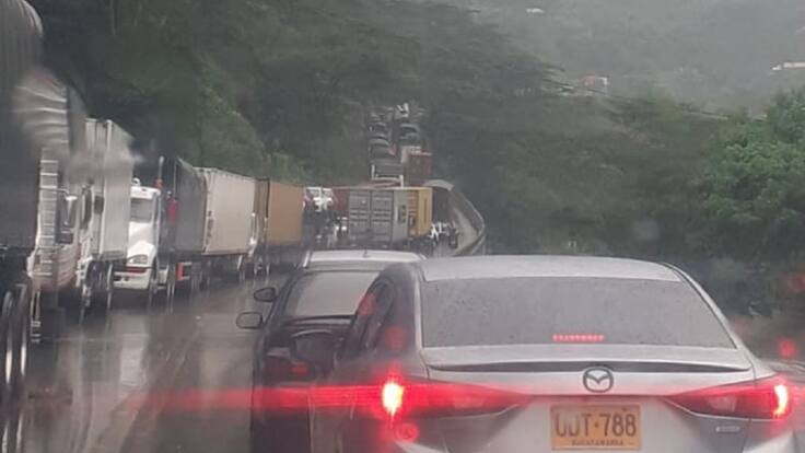 Viacrucis de movilidad en la vía la línea