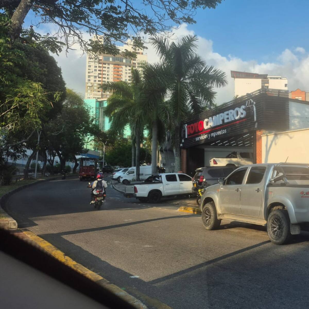 Sigue la invasión del espacio público y hasta las ciclorrutas en Bucaramanga