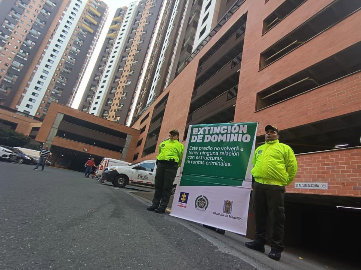 Red criminal, liderada por exfuncionario de la FLA, fabricaba licor adulterado en Medellín