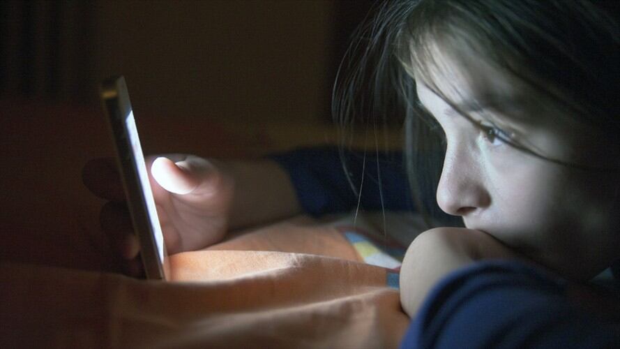 Colegios podrán sancionar hasta con expulsión a los estudiantes que afecten la dignidad de sus compañeros con el uso indebido de redes sociales. Foto: Getty Images
