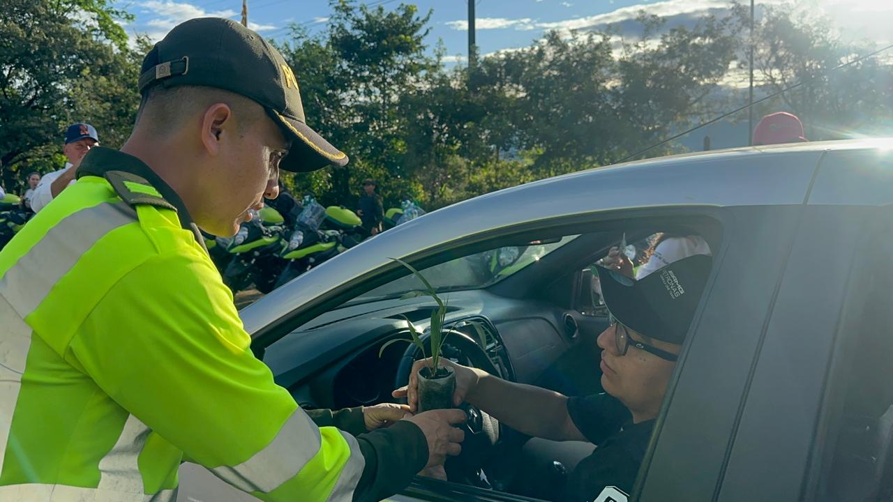 Se han movilizado alrededor de 187.000 vehículos. Foto Policía carreteras Huila.