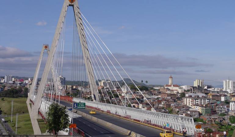 El puente atirantado estará cerrado la mañana de este viernes.