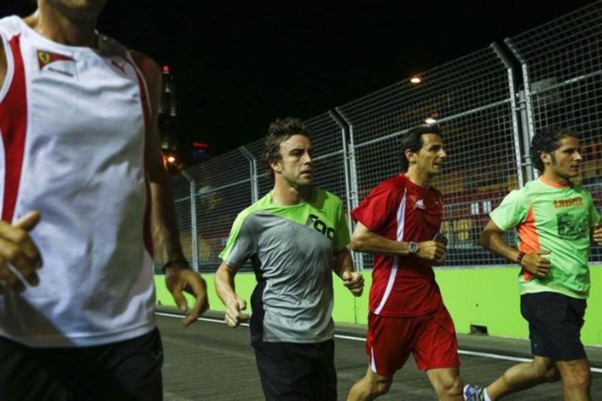 Las escuderías se preparan para las prácticas libres y las clasificaciones, el sábado en la mañana de Colombia (Noche de Singapur) en la carrera nocturna de la gran carpa del automovilismo.