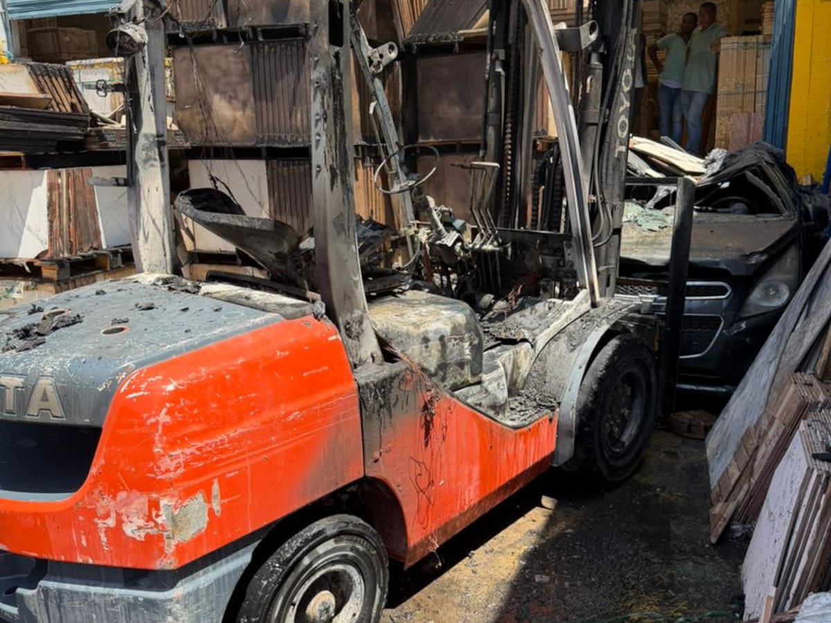 Cuerpo de Bomberos de Cartagena atendió incendio de montacargas en el barrio Alcibia