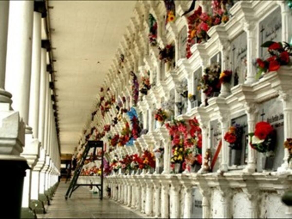 Balacera en cementerio de Medellín deja seis heridos