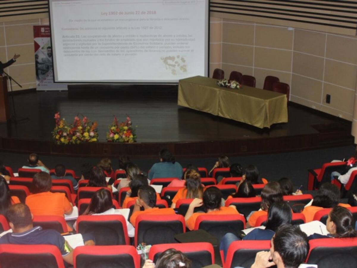 Por error humano, estudiantes universitarios no se pudieron graduar