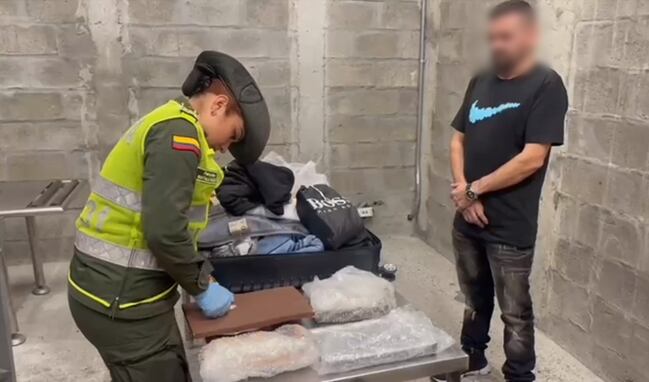 Incautan clorhidrato de cocaína al interior de cuadros que iban a ser llevados a España. Policía Metropolitana de Pereira.