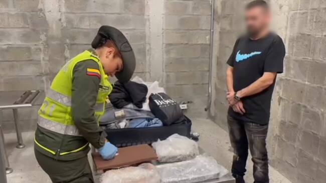 Incautan clorhidrato de cocaína al interior de cuadros que iban a ser llevados a España. Policía Metropolitana de Pereira.