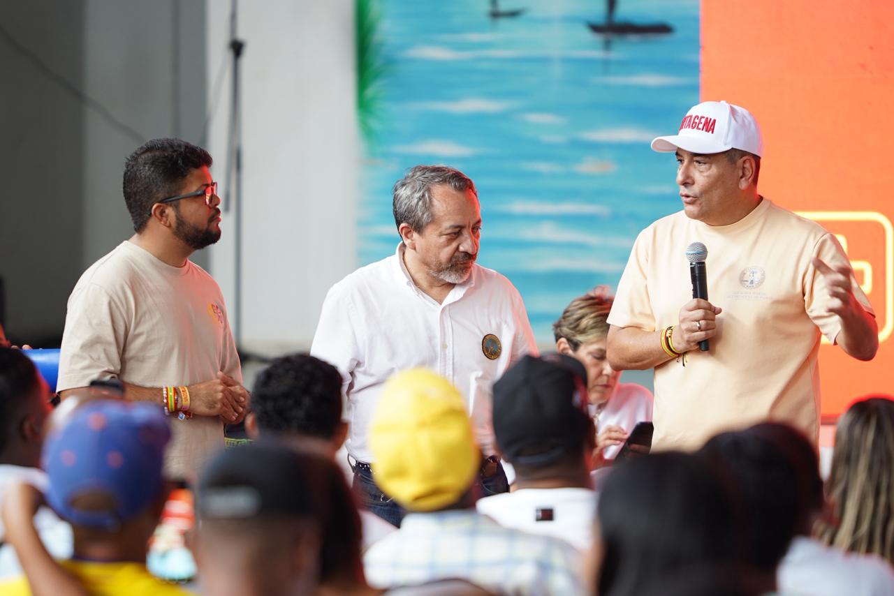 Reunión con la comunidad en Pasacaballos. // Alcaldía de Cartagena