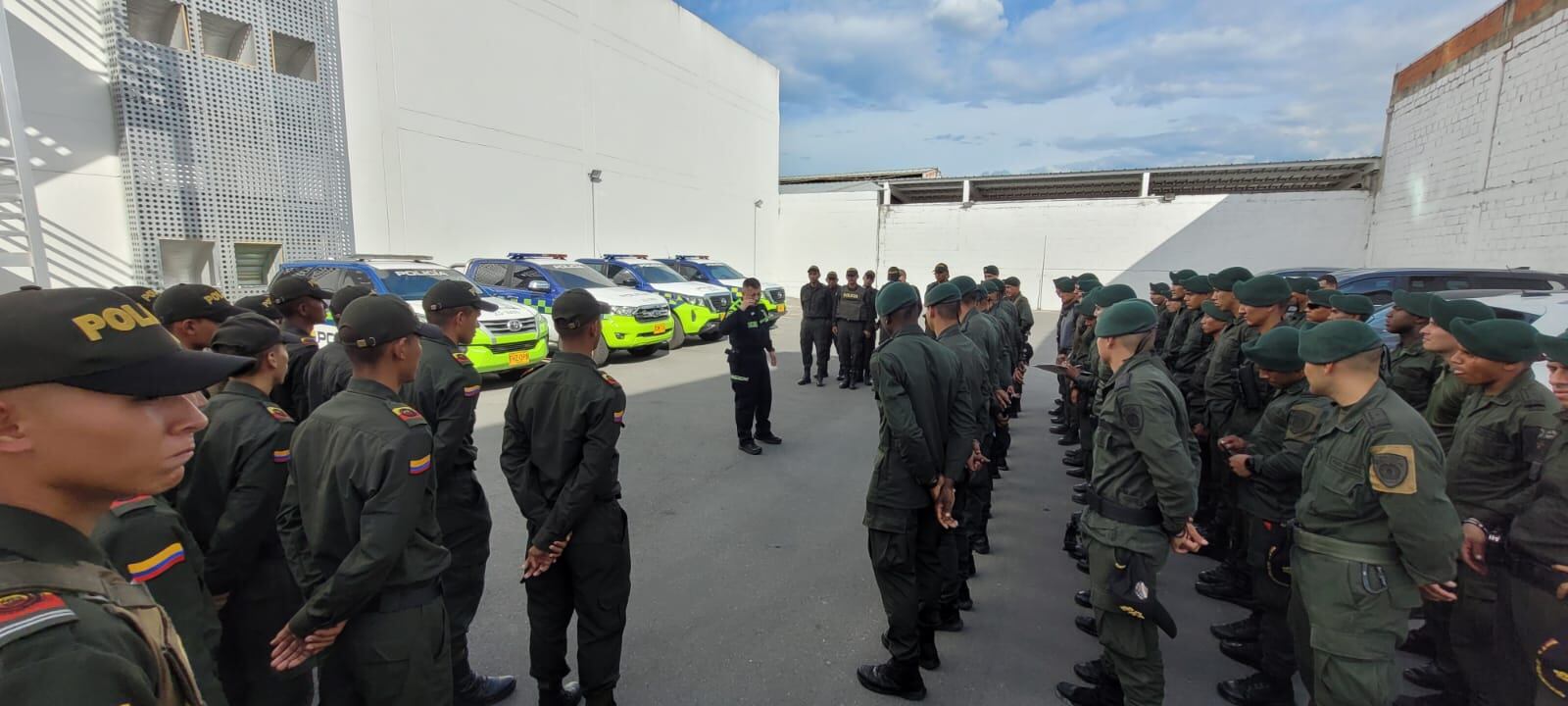 La Policía puso en funcionamiento el aplicativo móvil AppPol para los uniformados que prestarán su servicio en todo el territorio nacional en el marco del Plan Electoral Colombia Vota Segura, para el caso en particular del departamento del Huila, cada policía en servicio tendrá acceso a la app desde su celular para gestionar el servicio de Policía en tiempo real con el nivel central.