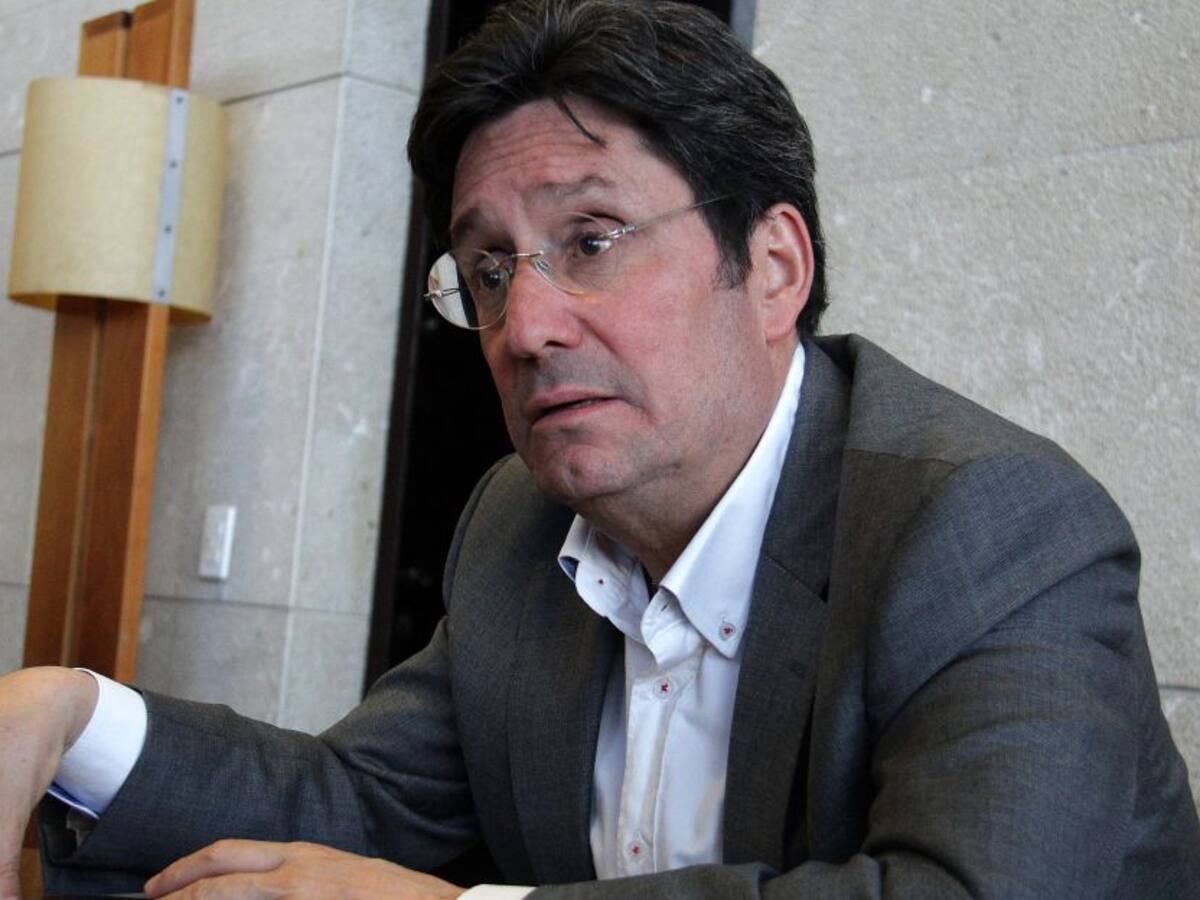 Pacho Santos se va del gobierno y sale a "opinar con libertad"