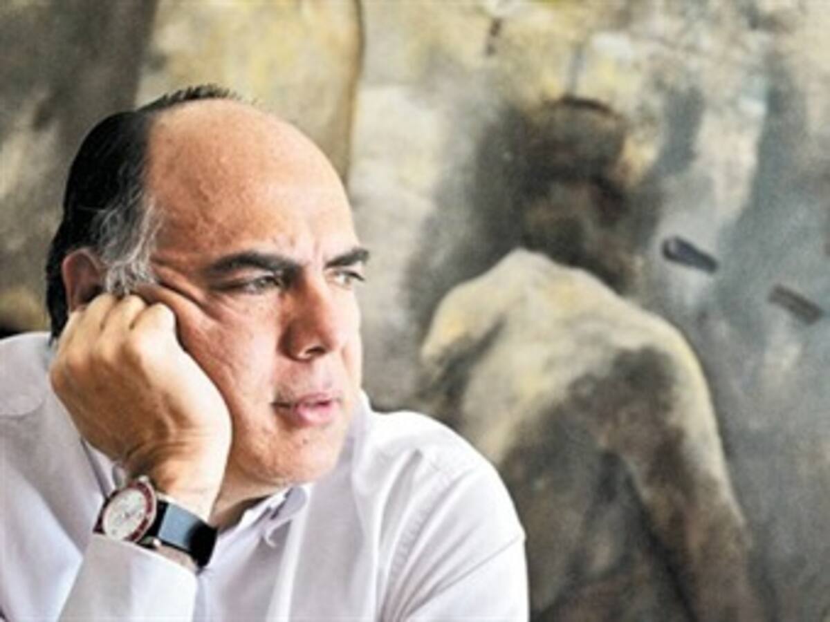 Fiscalía evalúa citación a entrevista a exembajador José Fernando Bautista