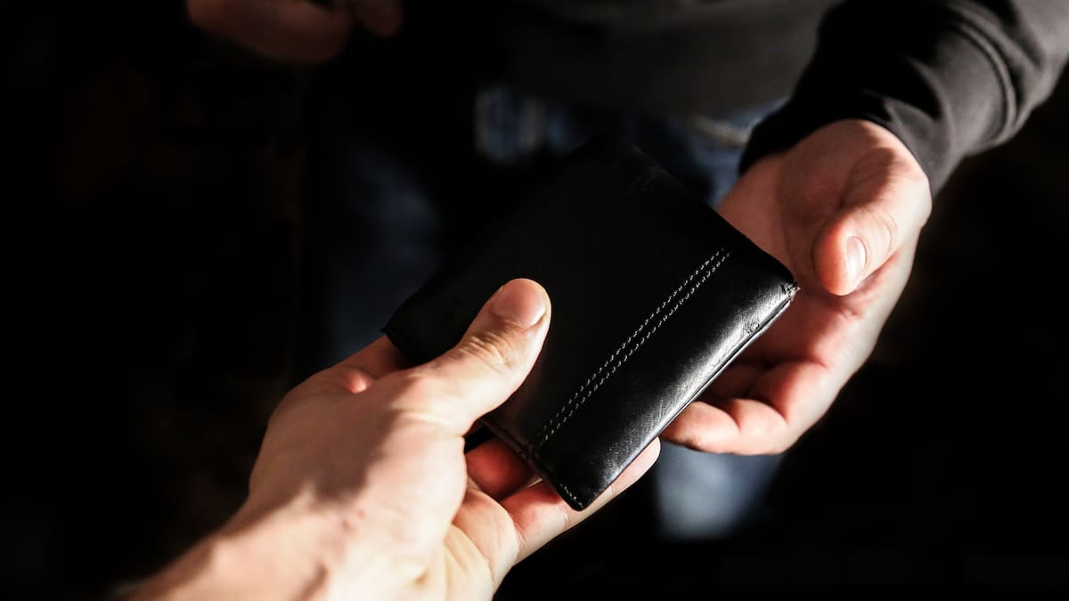 Extorsiones de grupos armados: ¿quiénes son las principales víctimas en Colombia?