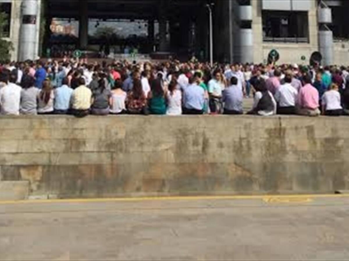 Unas 15 mil personas participan en simulacro de incendio en Medellín